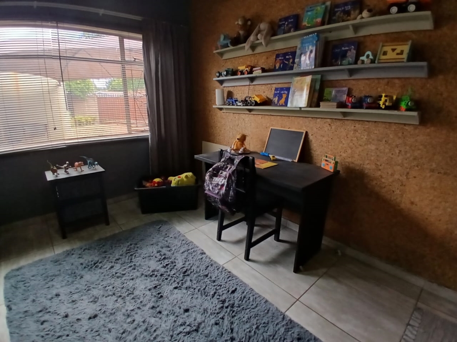 4 Bedroom Property for Sale in Selcourt Gauteng