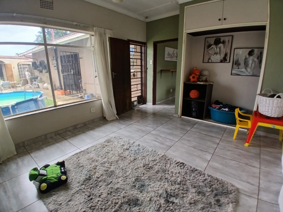 4 Bedroom Property for Sale in Selcourt Gauteng