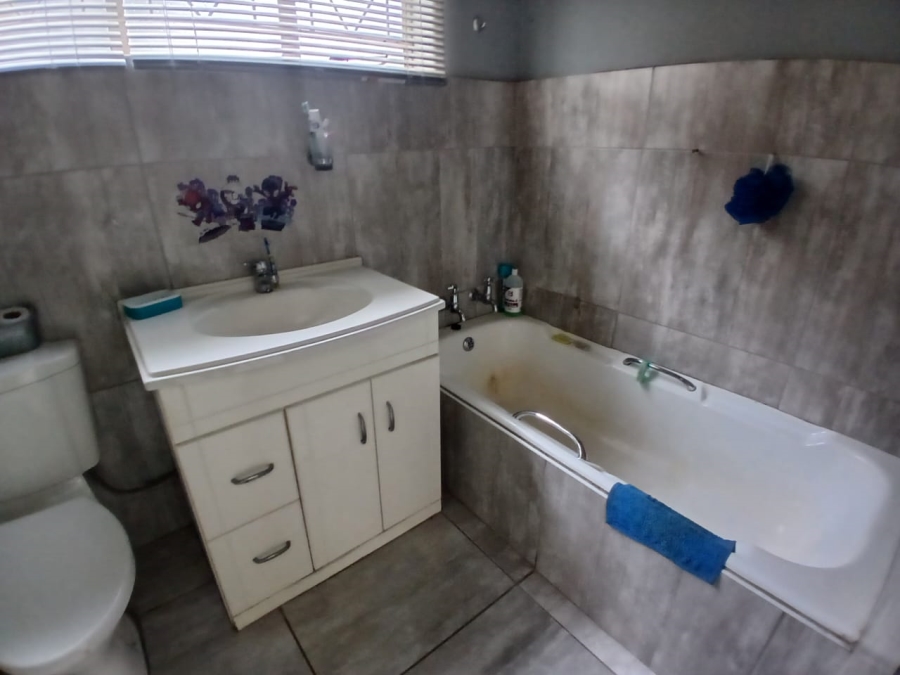 4 Bedroom Property for Sale in Selcourt Gauteng