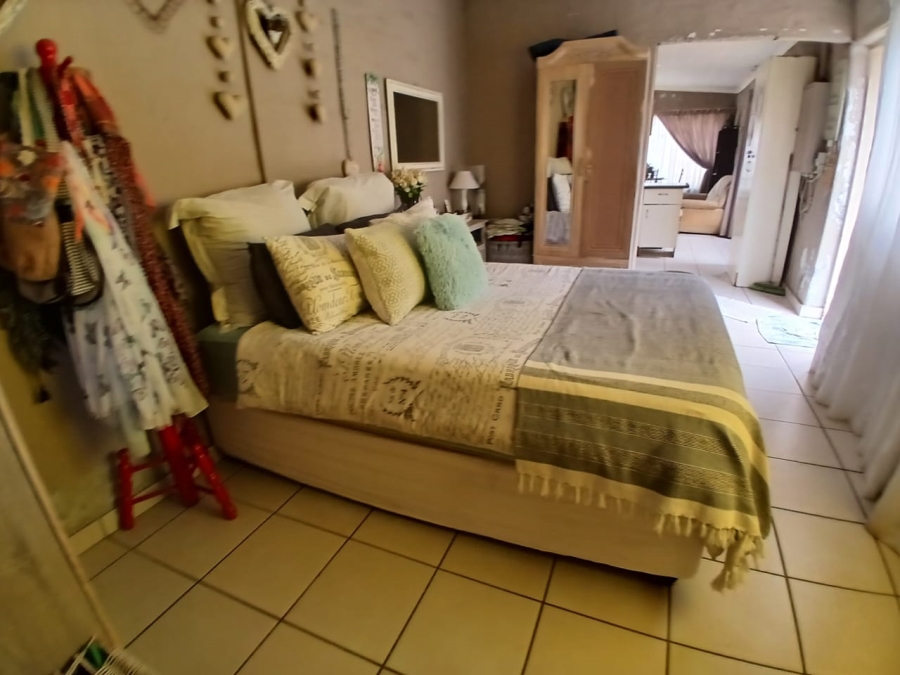 4 Bedroom Property for Sale in Selcourt Gauteng
