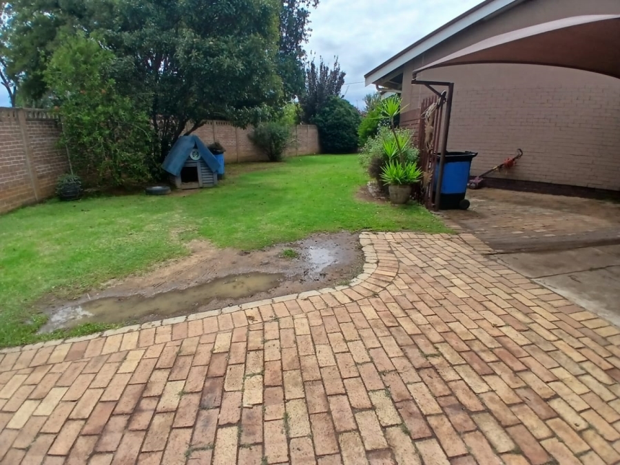 4 Bedroom Property for Sale in Selcourt Gauteng