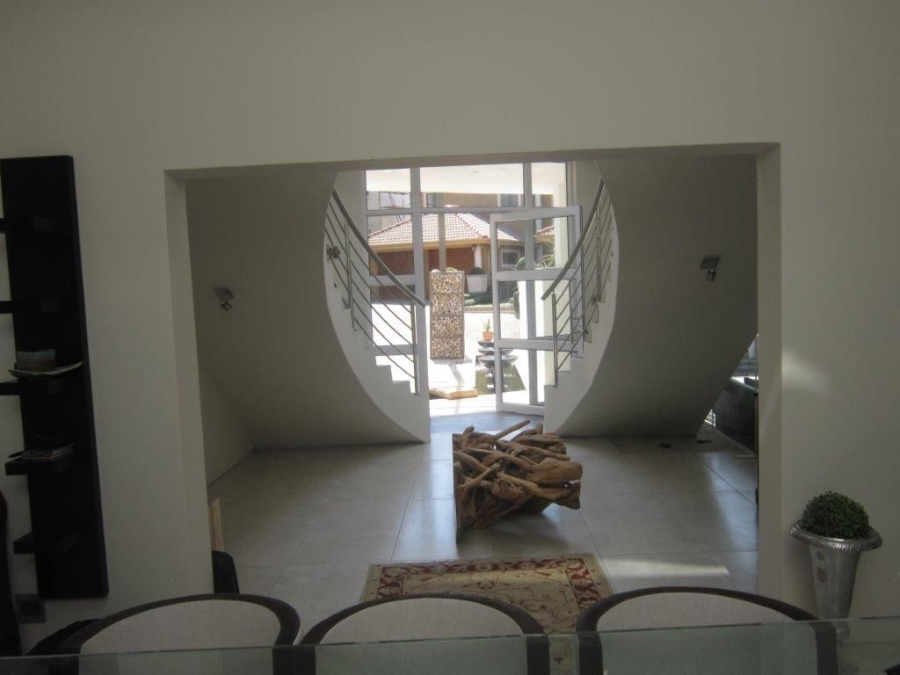 5 Bedroom Property for Sale in Waterkloof Ridge Gauteng