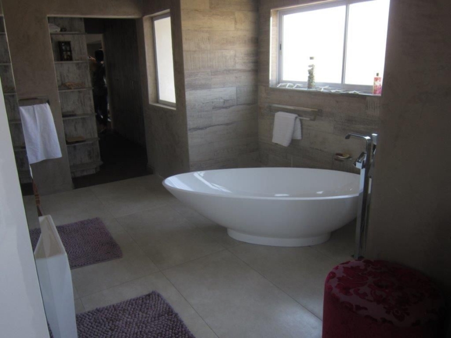 5 Bedroom Property for Sale in Waterkloof Ridge Gauteng