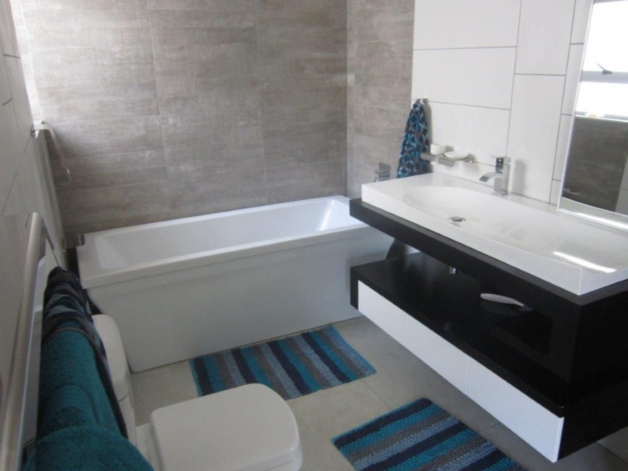 5 Bedroom Property for Sale in Waterkloof Ridge Gauteng