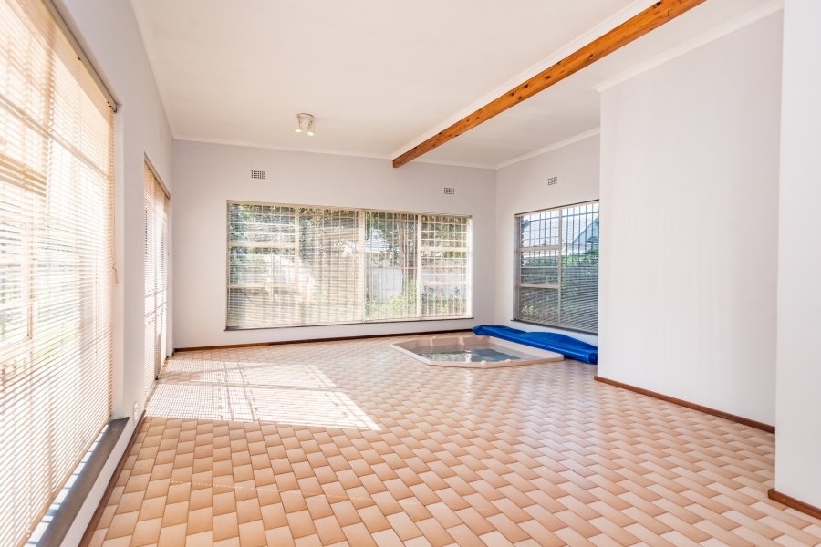 4 Bedroom Property for Sale in Helderkruin Gauteng