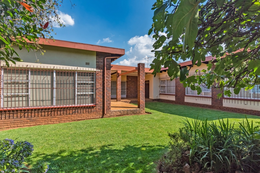 4 Bedroom Property for Sale in Helderkruin Gauteng