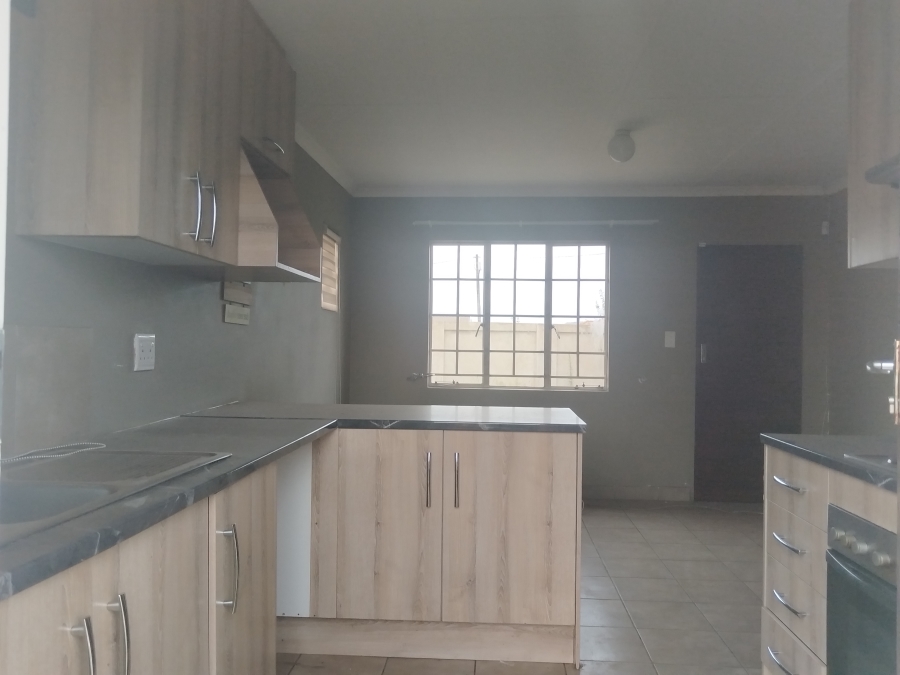2 Bedroom Property for Sale in Savanna City Gauteng