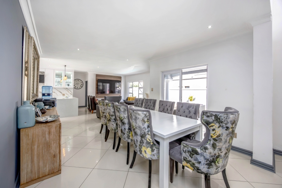 To Let 6 Bedroom Property for Rent in Broadacres Gauteng