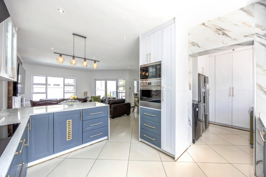 To Let 6 Bedroom Property for Rent in Broadacres Gauteng