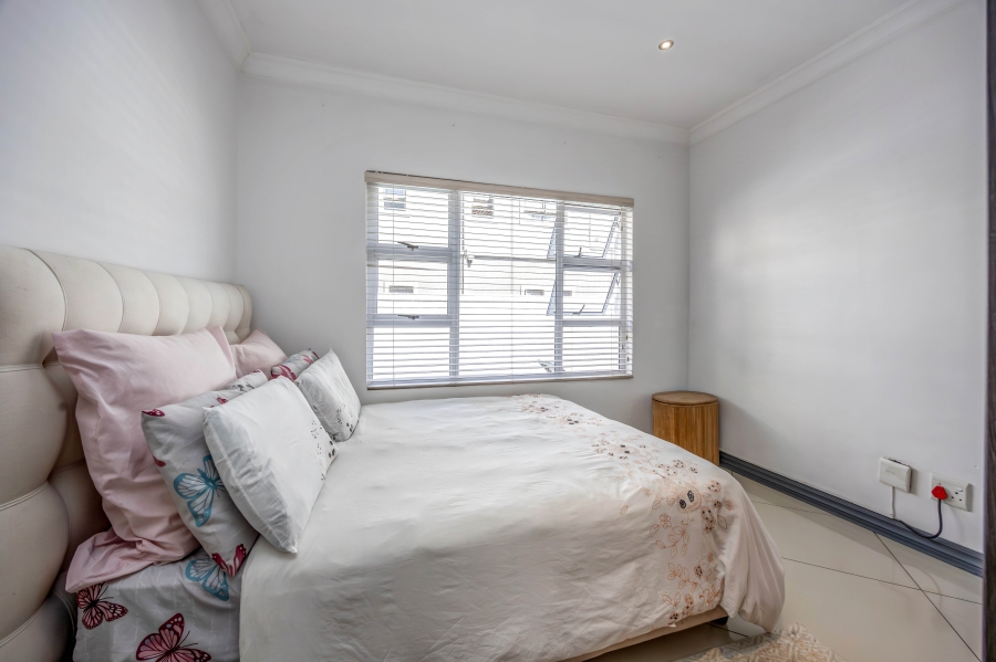 To Let 6 Bedroom Property for Rent in Broadacres Gauteng