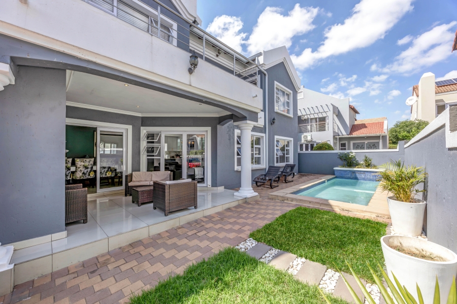 To Let 6 Bedroom Property for Rent in Broadacres Gauteng