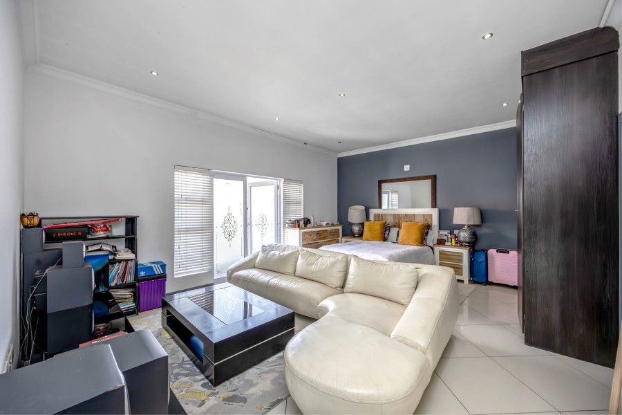 To Let 6 Bedroom Property for Rent in Broadacres Gauteng