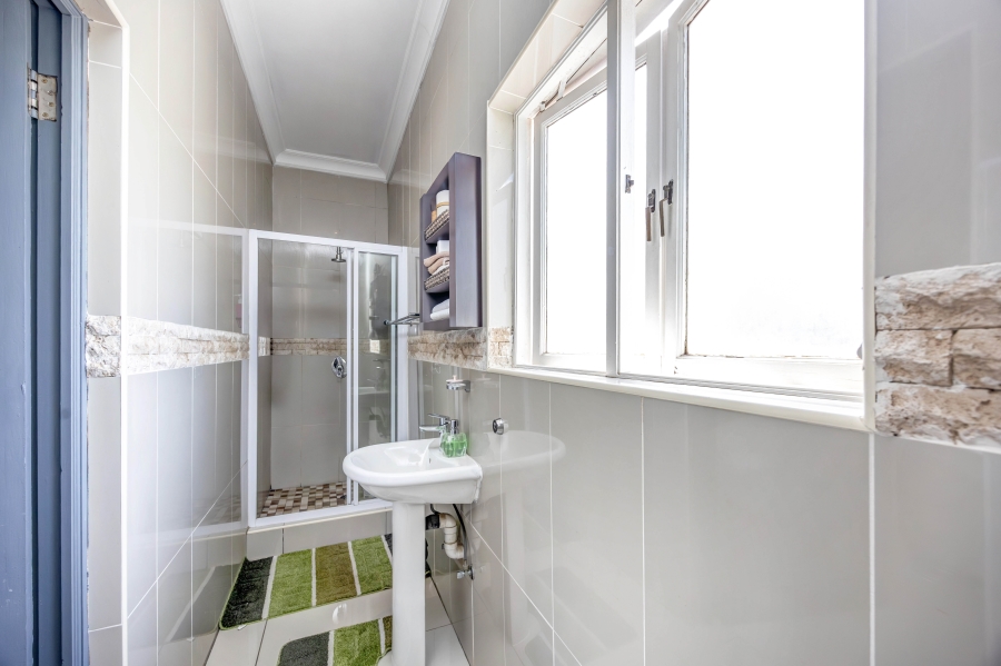 To Let 6 Bedroom Property for Rent in Broadacres Gauteng