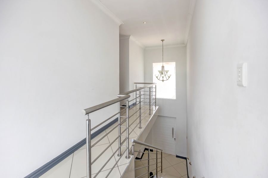 To Let 6 Bedroom Property for Rent in Broadacres Gauteng