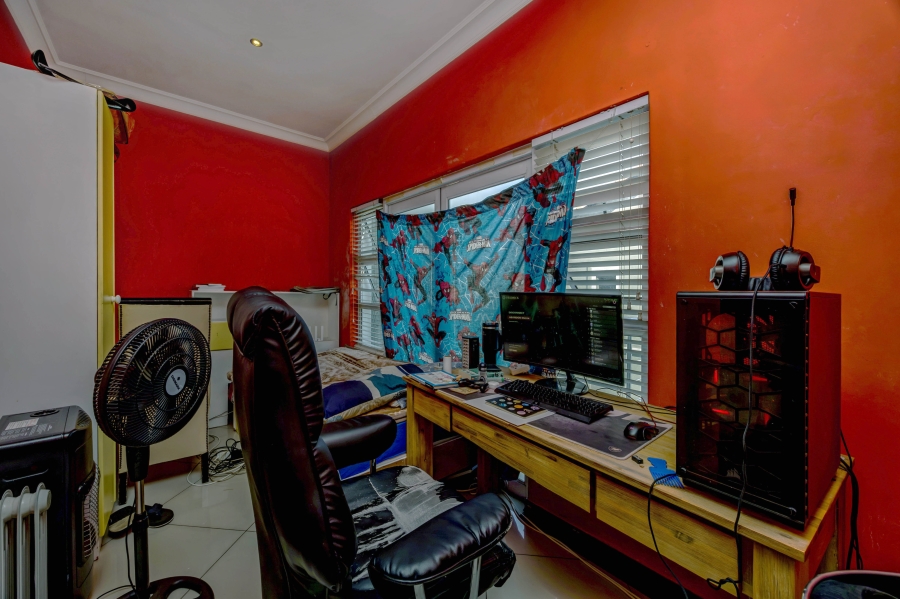 To Let 6 Bedroom Property for Rent in Broadacres Gauteng