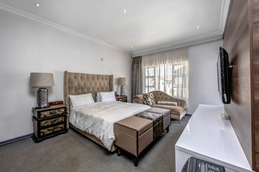 To Let 6 Bedroom Property for Rent in Broadacres Gauteng