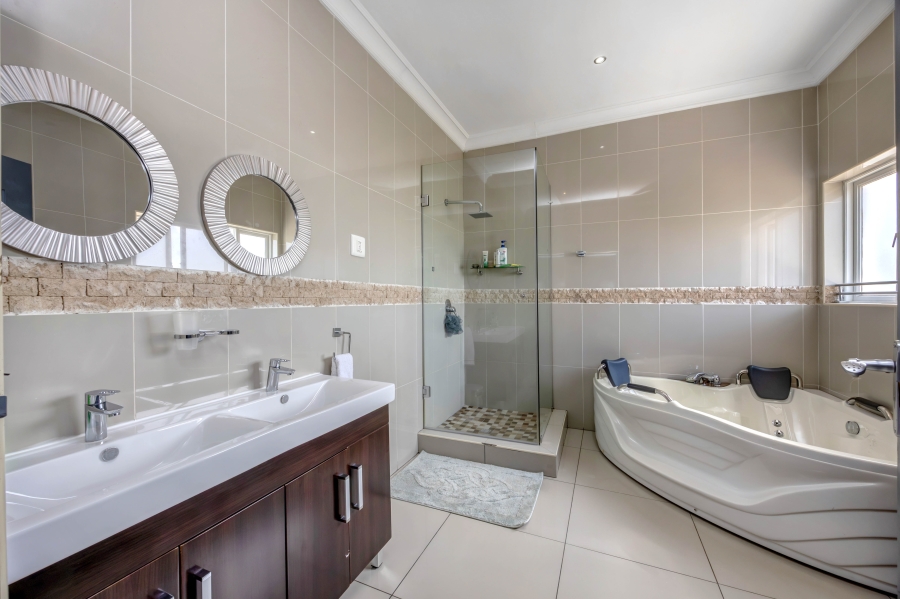 To Let 6 Bedroom Property for Rent in Broadacres Gauteng