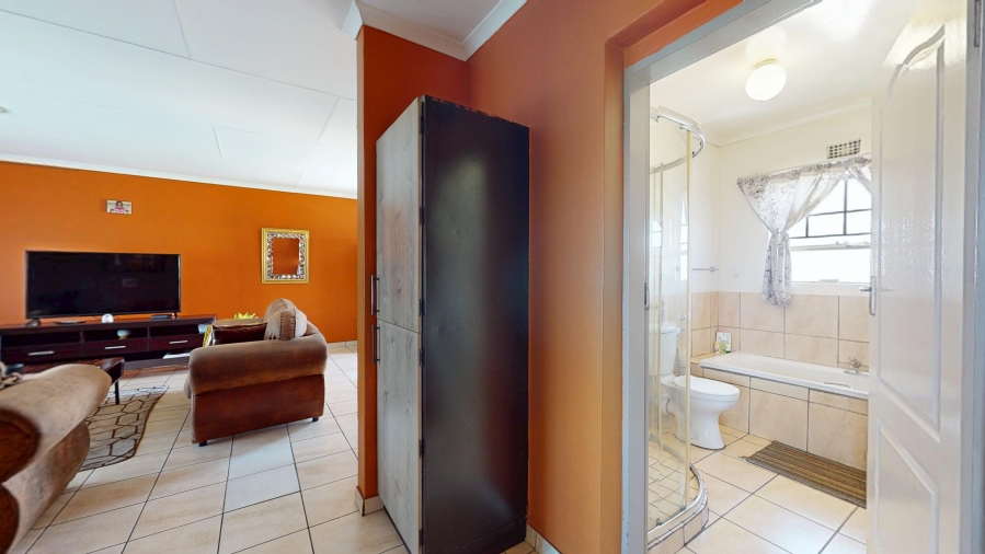 2 Bedroom Property for Sale in Ravenswood Gauteng