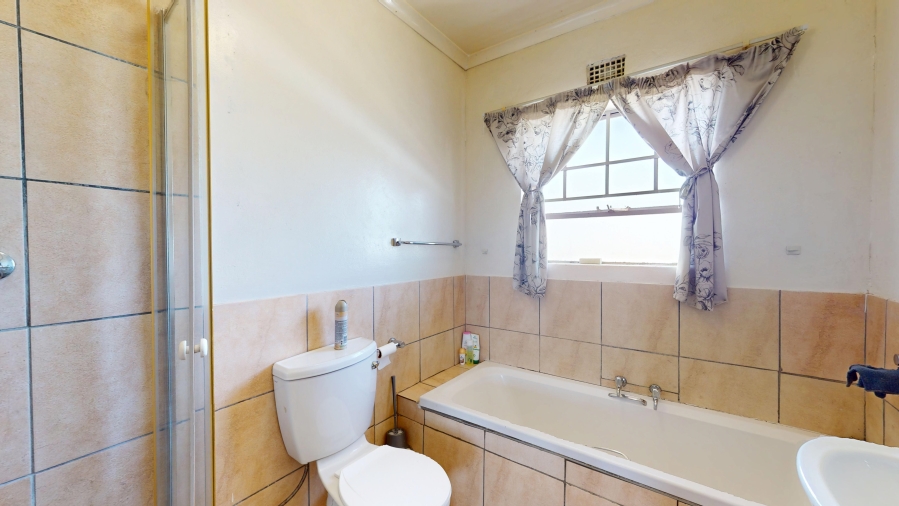 2 Bedroom Property for Sale in Ravenswood Gauteng