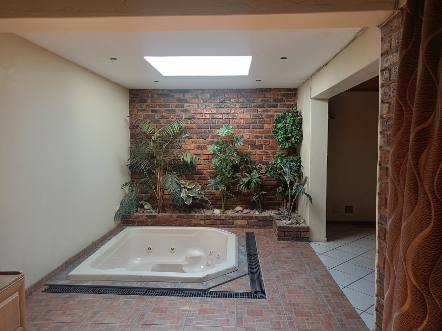 3 Bedroom Property for Sale in Falcon Ridge Gauteng