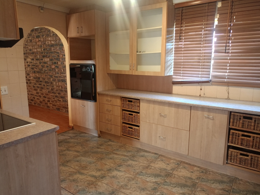 3 Bedroom Property for Sale in Falcon Ridge Gauteng