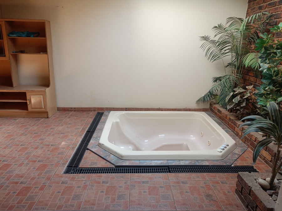 3 Bedroom Property for Sale in Falcon Ridge Gauteng