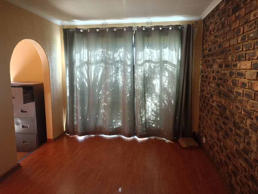 3 Bedroom Property for Sale in Falcon Ridge Gauteng