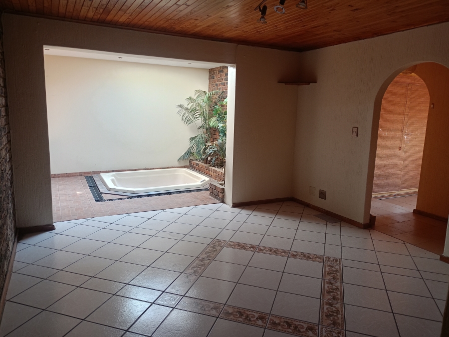 3 Bedroom Property for Sale in Falcon Ridge Gauteng