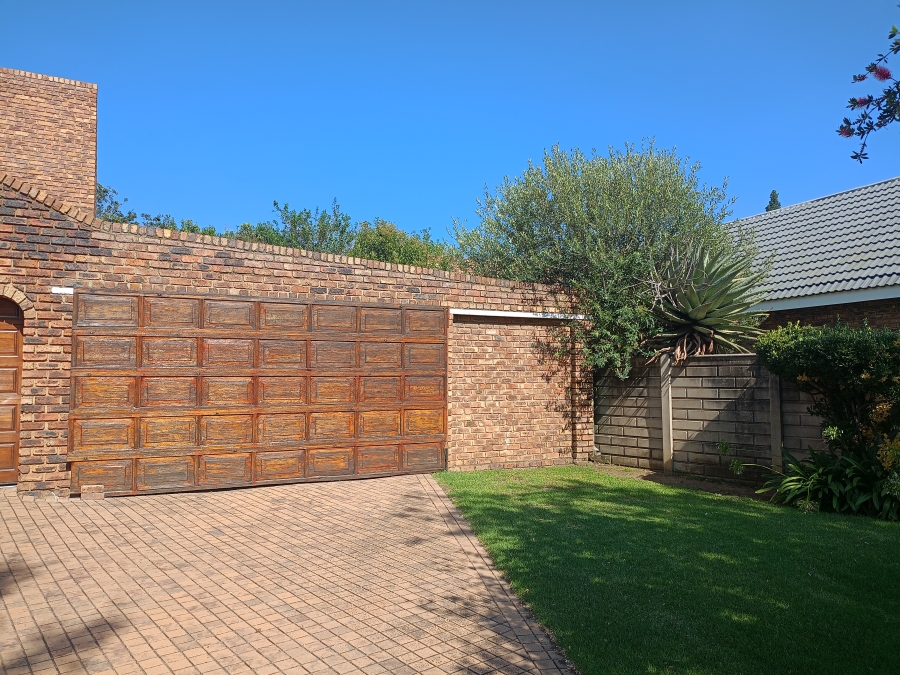 3 Bedroom Property for Sale in Falcon Ridge Gauteng