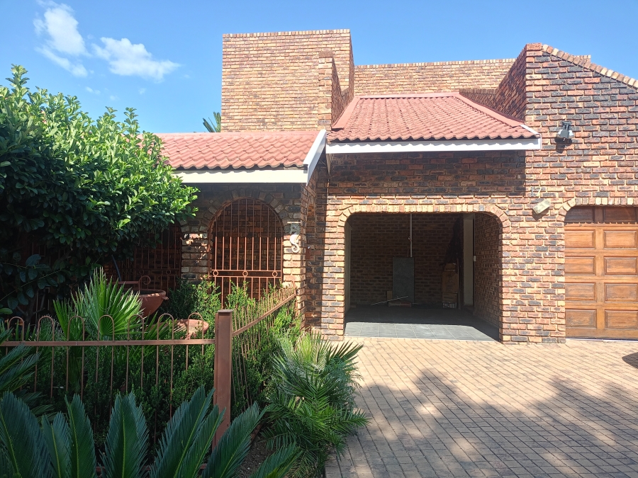 3 Bedroom Property for Sale in Falcon Ridge Gauteng