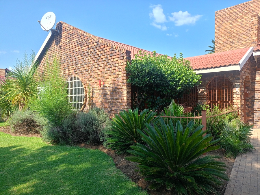 3 Bedroom Property for Sale in Falcon Ridge Gauteng