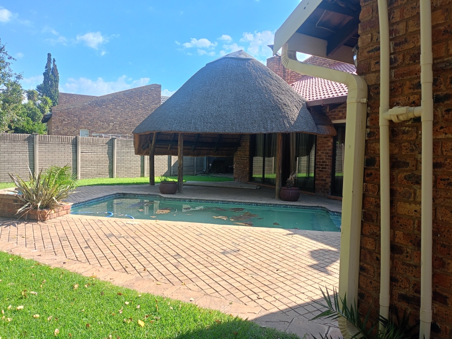 3 Bedroom Property for Sale in Falcon Ridge Gauteng
