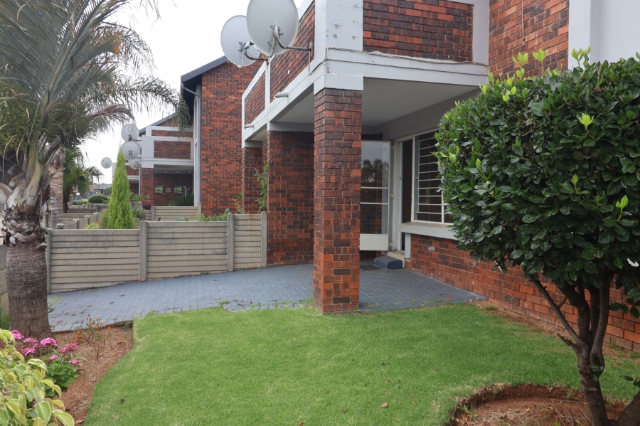 2 Bedroom Property for Sale in Glen Marais Gauteng