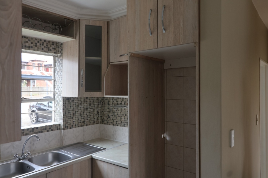 2 Bedroom Property for Sale in Glen Marais Gauteng