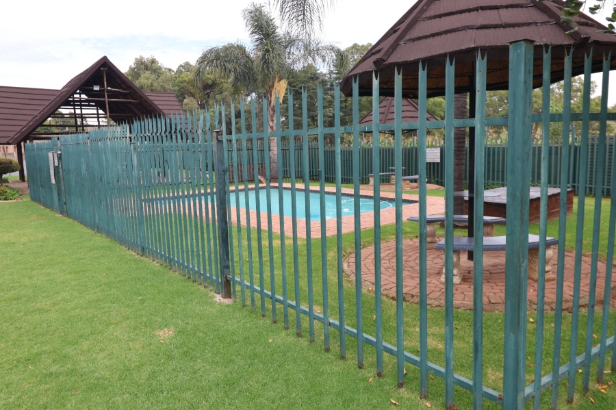 2 Bedroom Property for Sale in Glen Marais Gauteng