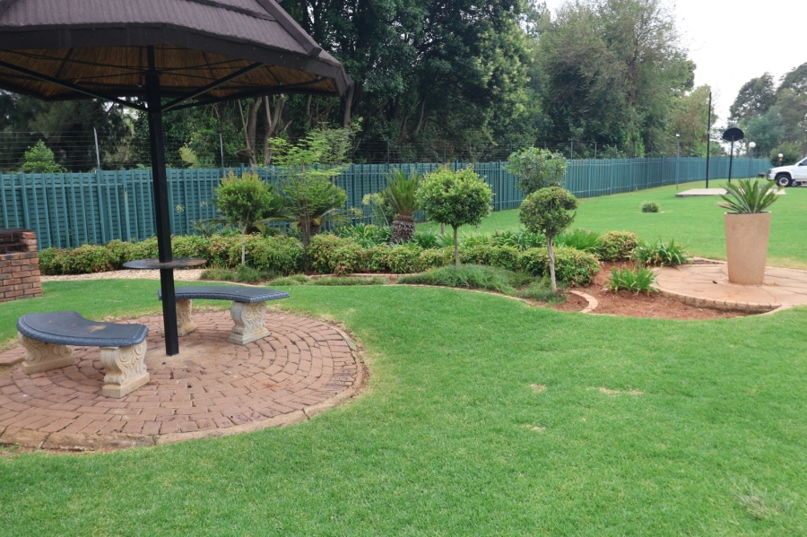 2 Bedroom Property for Sale in Glen Marais Gauteng