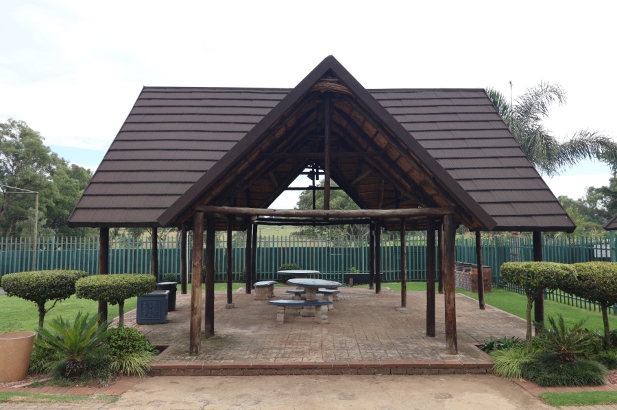 2 Bedroom Property for Sale in Glen Marais Gauteng