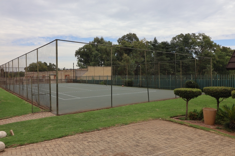 2 Bedroom Property for Sale in Glen Marais Gauteng