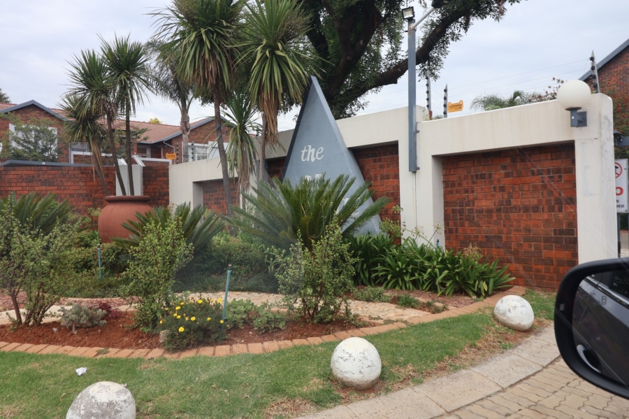 2 Bedroom Property for Sale in Glen Marais Gauteng