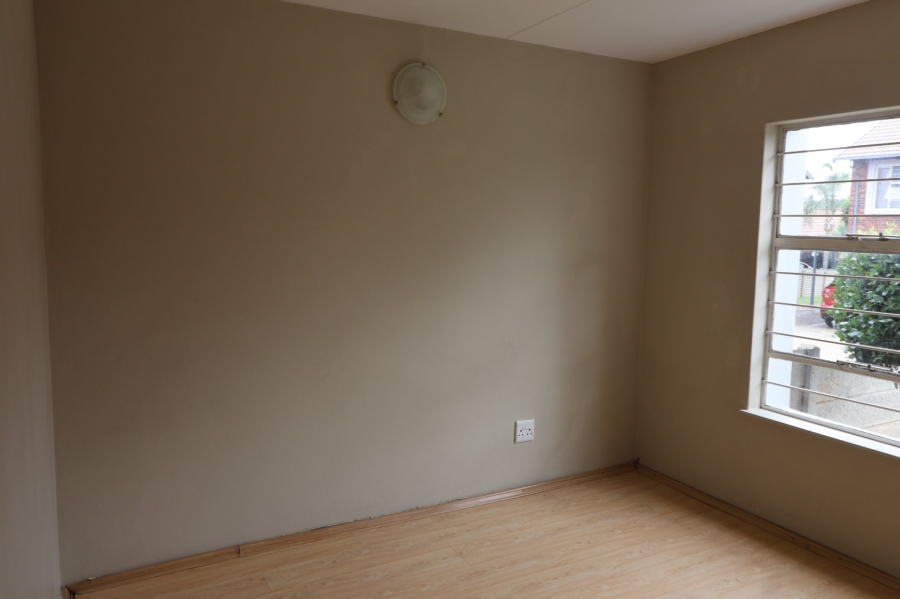 2 Bedroom Property for Sale in Glen Marais Gauteng