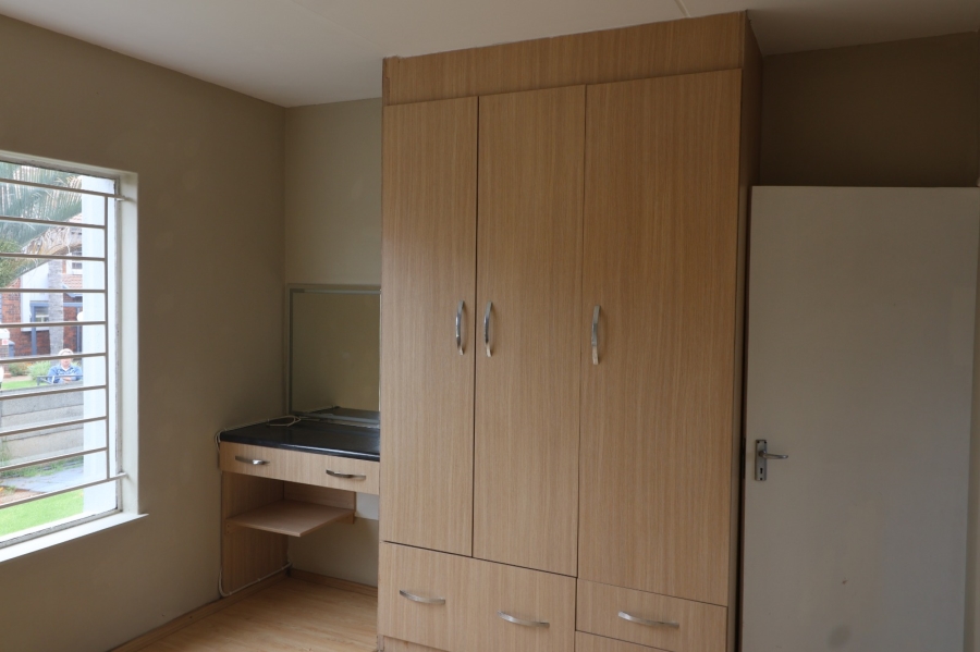 2 Bedroom Property for Sale in Glen Marais Gauteng