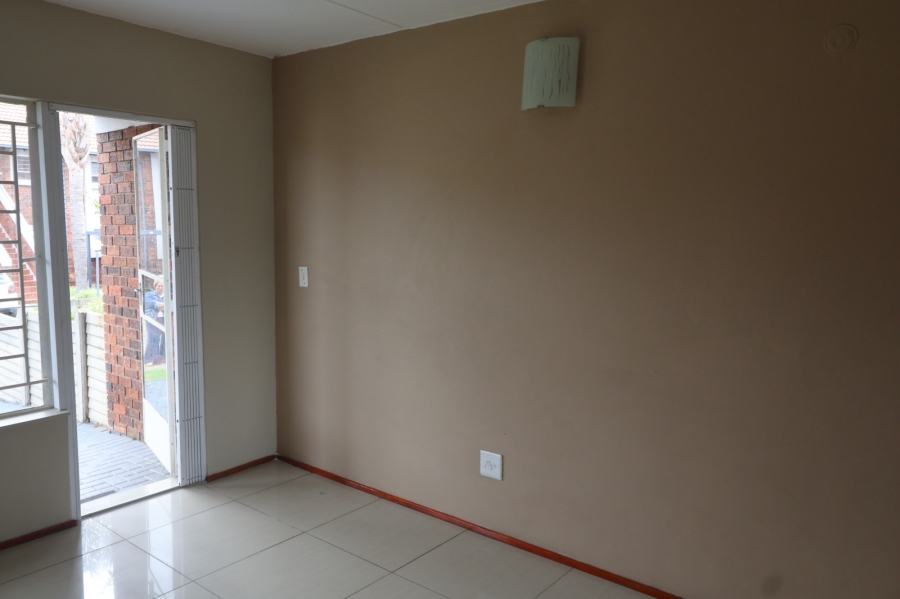 2 Bedroom Property for Sale in Glen Marais Gauteng