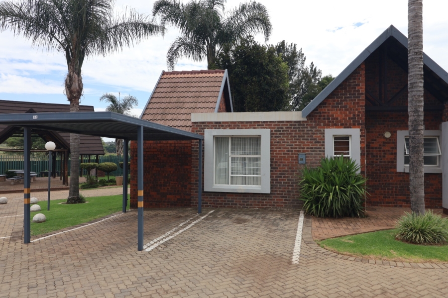 2 Bedroom Property for Sale in Glen Marais Gauteng