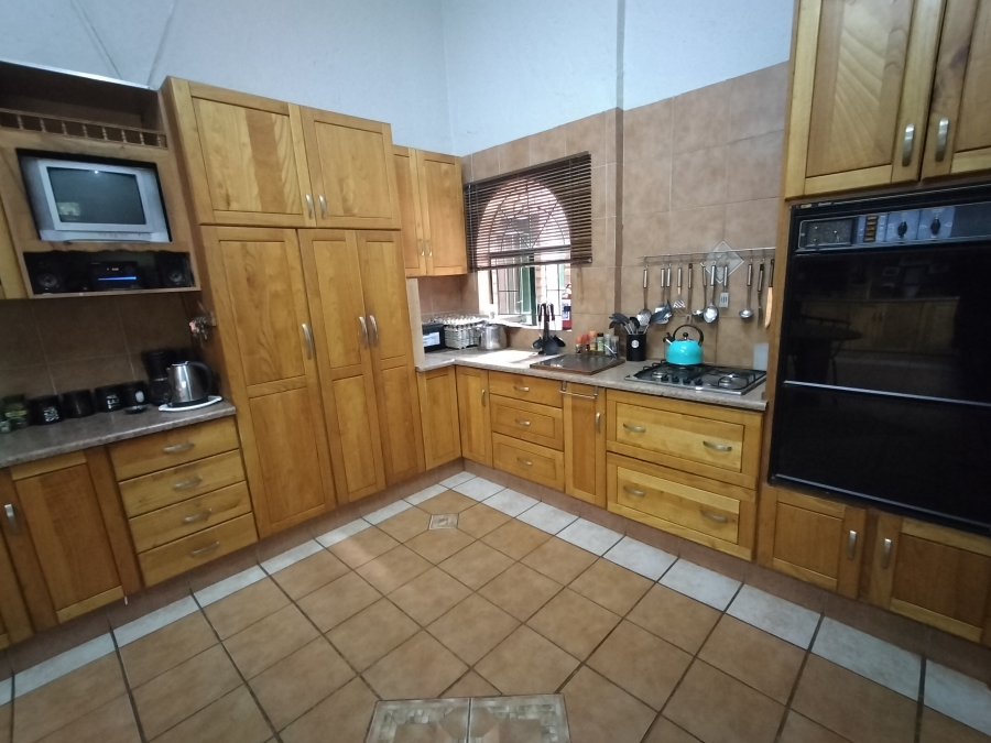 6 Bedroom Property for Sale in Heatherdale AH Gauteng