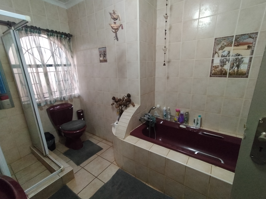 6 Bedroom Property for Sale in Heatherdale AH Gauteng
