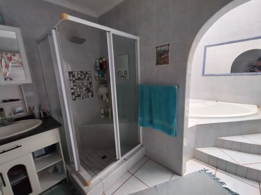 6 Bedroom Property for Sale in Heatherdale AH Gauteng