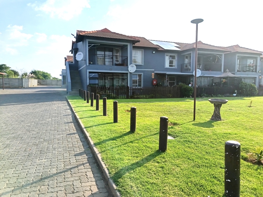 2 Bedroom Property for Sale in Denneoord Gauteng