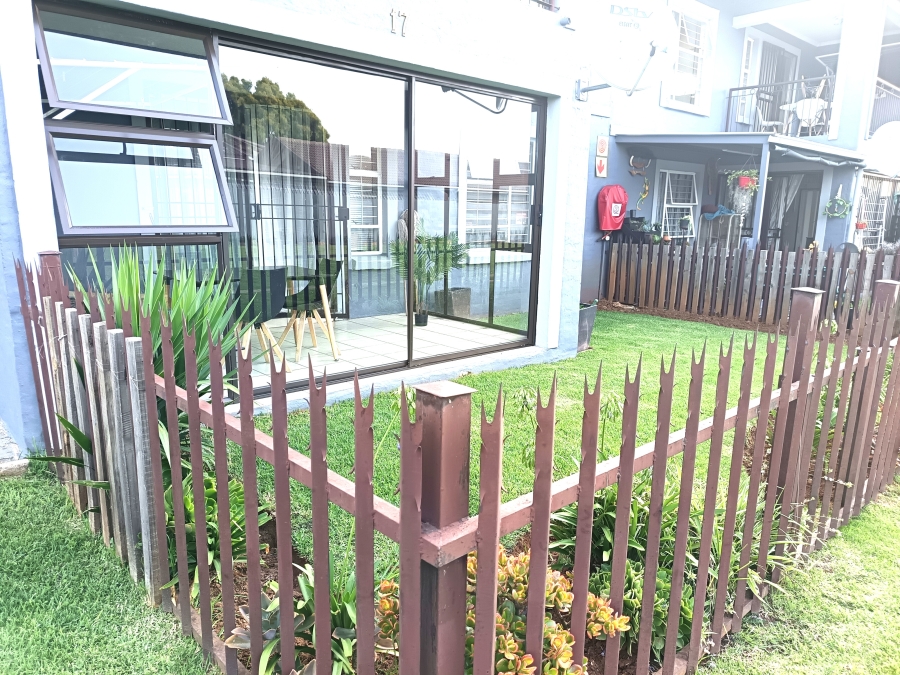 2 Bedroom Property for Sale in Denneoord Gauteng