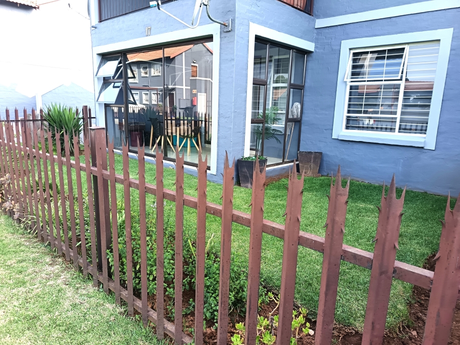 2 Bedroom Property for Sale in Denneoord Gauteng