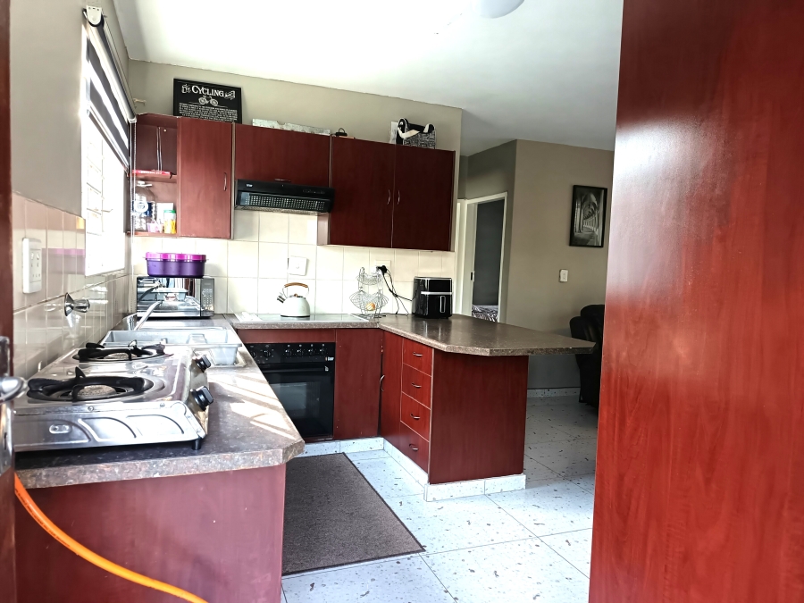 2 Bedroom Property for Sale in Denneoord Gauteng